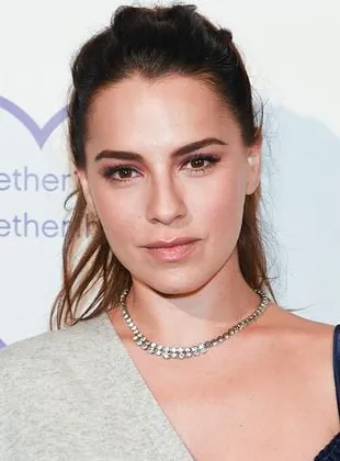 Melia Kreiling - Atriz, 6 de outubro de 1990