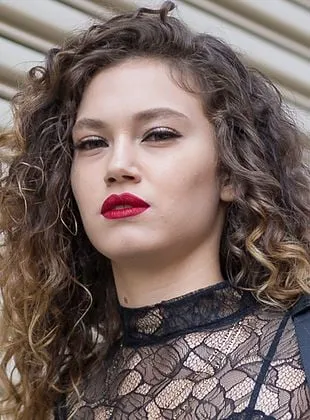 Melisa Şenolsun - 24 de setembro de 1996