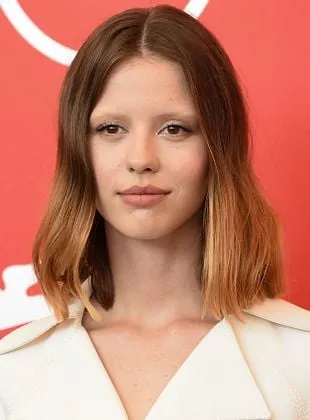 Mia Goth - Atriz, Produtor Executivo, Produtora, 30 de novembro de 1993
