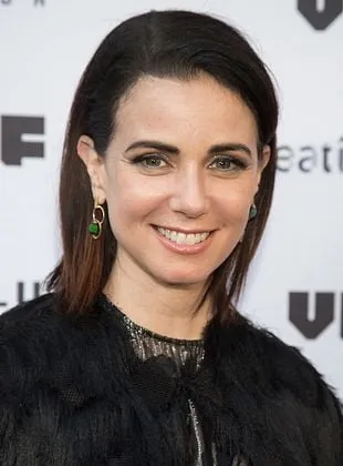 Mia Kirshner - Atriz, 25 de janeiro de 1975