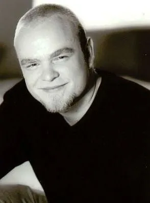 Michael Adamthwaite - Ator, 1 de setembro de 1981