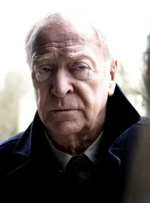 Michael Caine - Ator, Produtor, Intérprete  (músicas do filme), 14 de março de 1933