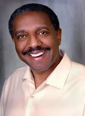 Michael D. Roberts - Ator, 25 de dezembro de 1947