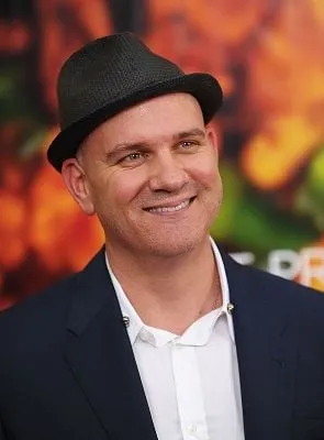 Mike O'Malley - Ator, Roteirista, Produtor executivo em set, 31 de outubro de 1966