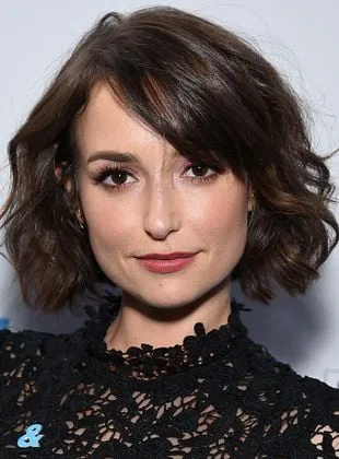 Milana Vayntrub - Atriz, 8 de março de 1987
