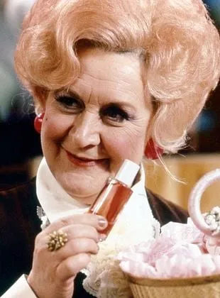 Mollie Sugden - Atriz, 21 de julho de 1922, 1 de julho de 2009
