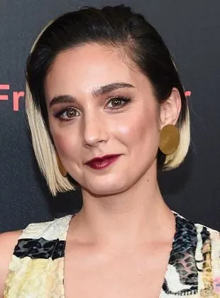 Molly Ephraim - Atriz, 22 de maio de 1986