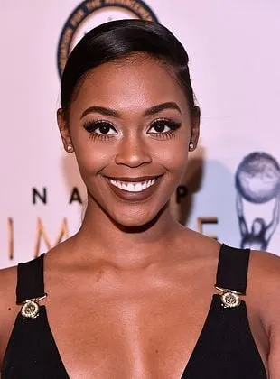 Nafessa Williams - Atriz, 4 de dezembro de 1989