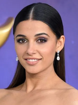 Naomi Scott - Atriz, Produtor Executivo, Produtora, 6 de maio de 1993