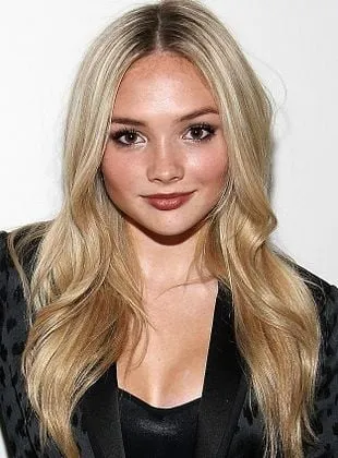 Natalie Alyn Lind - Atriz, 21 de junho de 1999