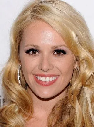 Natalie Hall - Atriz, 25 de janeiro de 1990