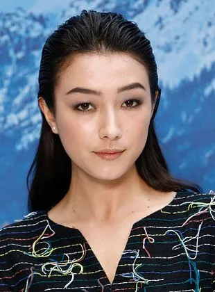 Natasha Liu Bordizzo - Atriz, 25 de agosto de 1994