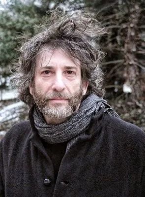 Neil Gaiman - Roteirista, Autor da obra original, Produtor Executivo, 10 de novembro de 1960