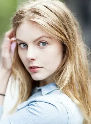 Nell Hudson - Atriz, 19 de novembro de 1990