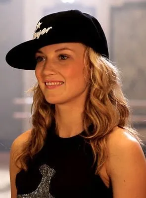 Nichola Burley - Atriz, 26 de dezembro de 1986