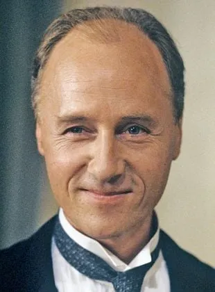 Nicholas Jones - Ator, 3 de abril de 1946