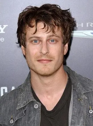 Noah Segan - Ator, Produtor Executivo, 5 de outubro de 1983