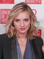 Noémie Saglio - Roteirista, Diretora, Criador, 1 de março de 1982