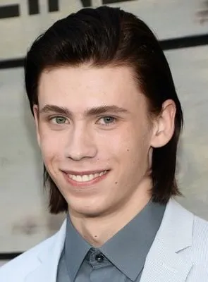 Owen Teague - Ator, 8 de dezembro de 1998