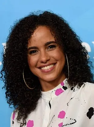Parisa Fitz-Henley - Atriz, 22 de julho de 1977