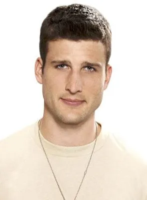 Parker Young - Ator, Produtor Executivo, 16 de agosto de 1988