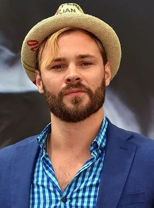 Patrick John Flueger - Ator, 10 de dezembro de 1983