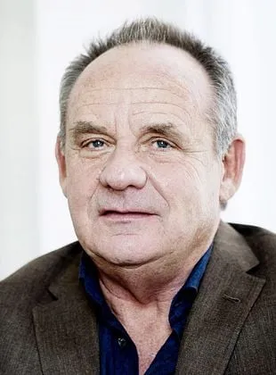 Paul Guilfoyle (II) - Ator, 28 de abril de 1949