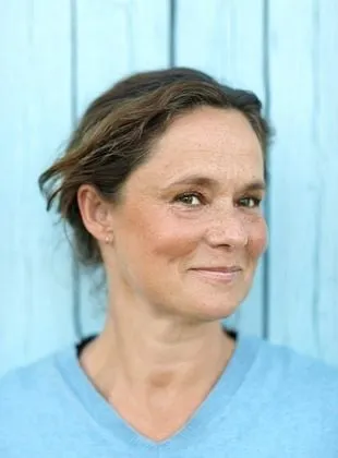 Pernilla August - Atriz, Diretora, 13 de fevereiro de 1958