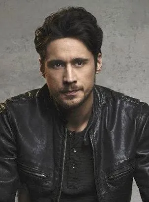 Peter Gadiot - Ator, 2 de janeiro de 1985