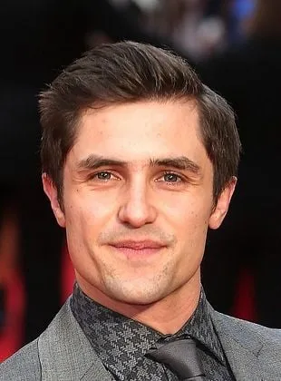 Phil Dunster - Ator, 31 de março de 1992