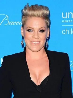 Pink - Atriz, Autor dos créditos musicais, Produtor de set, 8 de setembro de 1979