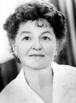 P.L. Travers - 9 de agosto de 1899, 23 de abril de 1996