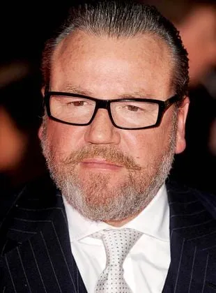 Ray Winstone - Ator, Produtor de set, 19 de fevereiro de 1957