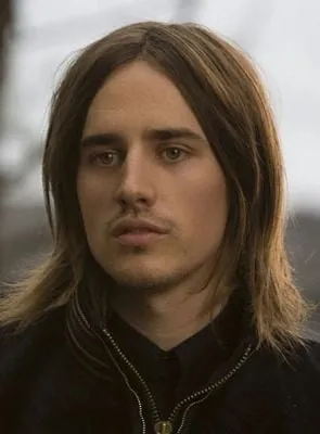 Reeve Carney - Ator, 18 de abril de 1983