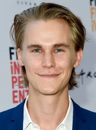 Rhys Wakefield - Ator, 20 de novembro de 1988