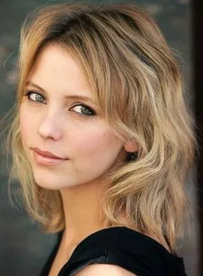Riley Voelkel - Atriz, 26 de abril de 1990