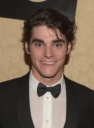 RJ Mitte - Ator, 21 de agosto de 1992