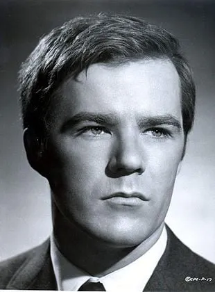 Robert F. Lyons - Ator, 17 de outubro de 1939