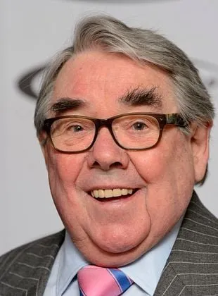 Ronnie Corbett - Ator, 4 de dezembro de 1930, 31 de março de 2016