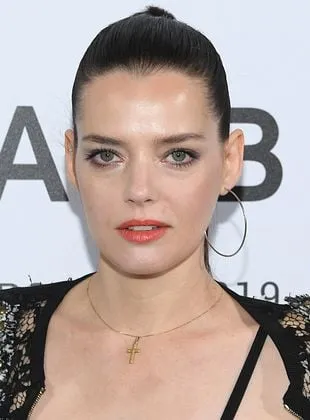 Roxane Mesquida - Atriz, 1 de outubro de 1981