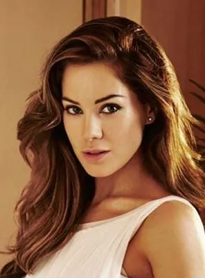 Roxanne McKee - Atriz, 10 de agosto de 1980