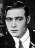 Rudolph Valentino - 6 de maio de 1895, 23 de agosto de 1926
