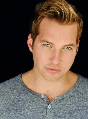 Ryan Hansen - Ator, 5 de julho de 1981