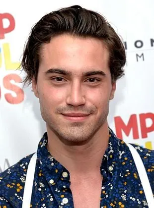 Ryan McCartan - Ator, 14 de junho de 1993