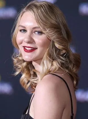 Ryan Simpkins - Atriz, 28 de março de 1998