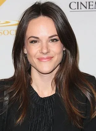 Sarah Butler - Atriz, Produtor Executivo, 11 de fevereiro de 1985