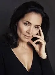 Sarah Edmondson - Atriz, 22 de junho de 1977