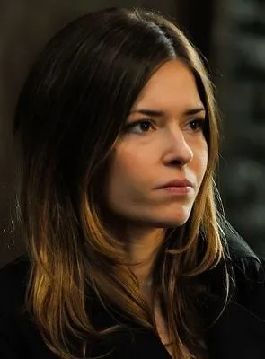 Sarah Lind - Atriz, 22 de julho de 1982