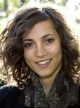 Sarah-Sofie Boussnina - 28 de dezembro de 1990