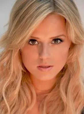 Sasha Jackson - Atriz, 1 de agosto de 1988